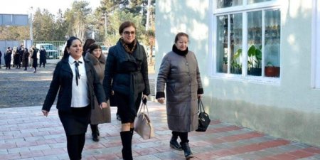 Ülviyyə Ağayeva seçki qanunu necə pozur? – piarçı direktorlar, müəllimlər…