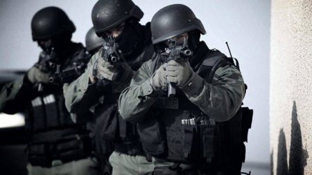 Təcili: xüsusi təyinatlılar Neftçala İcra Hakimiyyətinə basqın etdi