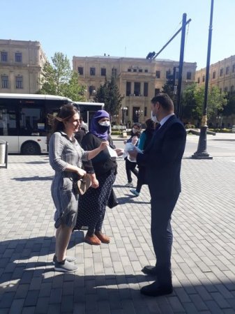 Xətai rayonunda əhaliyə tibbi maskalar paylanılır - FOTO