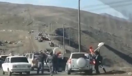 Qarabağdan ağ bayraqla qaçan ermənilər...