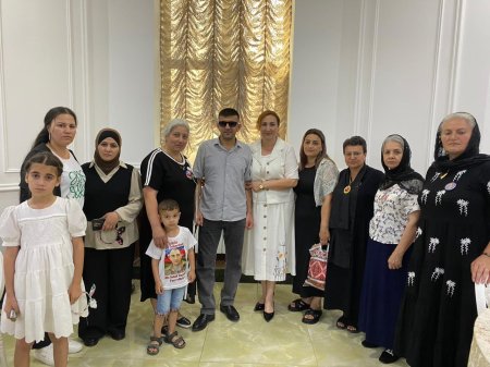 QHT rəhbəri Qurban bayramını şəhid ailələri  və qazilərlə qeyd edib