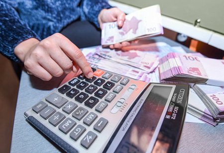 Naxçıvanda ötən il 11 milyon manat problemli kreditlər qaytarılıb