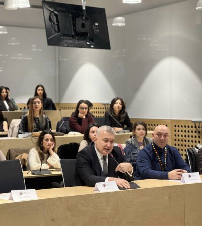 Londonda azərbaycanlı mütəxəssislərlə karyera paneli keçirilib
