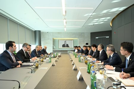“PowerChina Group” şirkəti ilə bərpaolunan enerji sahəsində layihələrin həyata keçirilməsi müzakirə olunub