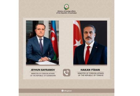 Azərbaycan və Pakistan xarici işlər nazirləri arasında telefon danışığı olub