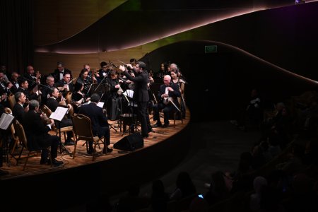 Əməkdar kollektiv Səid Rüstəmov adına Xalq Çalğı Alətləri Orkestrinin konserti olub